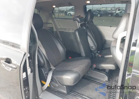 2011 Toyota Sienna Sport z USA, uszkodzony, nr VIN 5TDXK3DC7BS107805